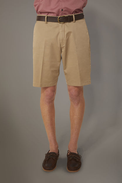 Classic Bermuda shorts twill construction