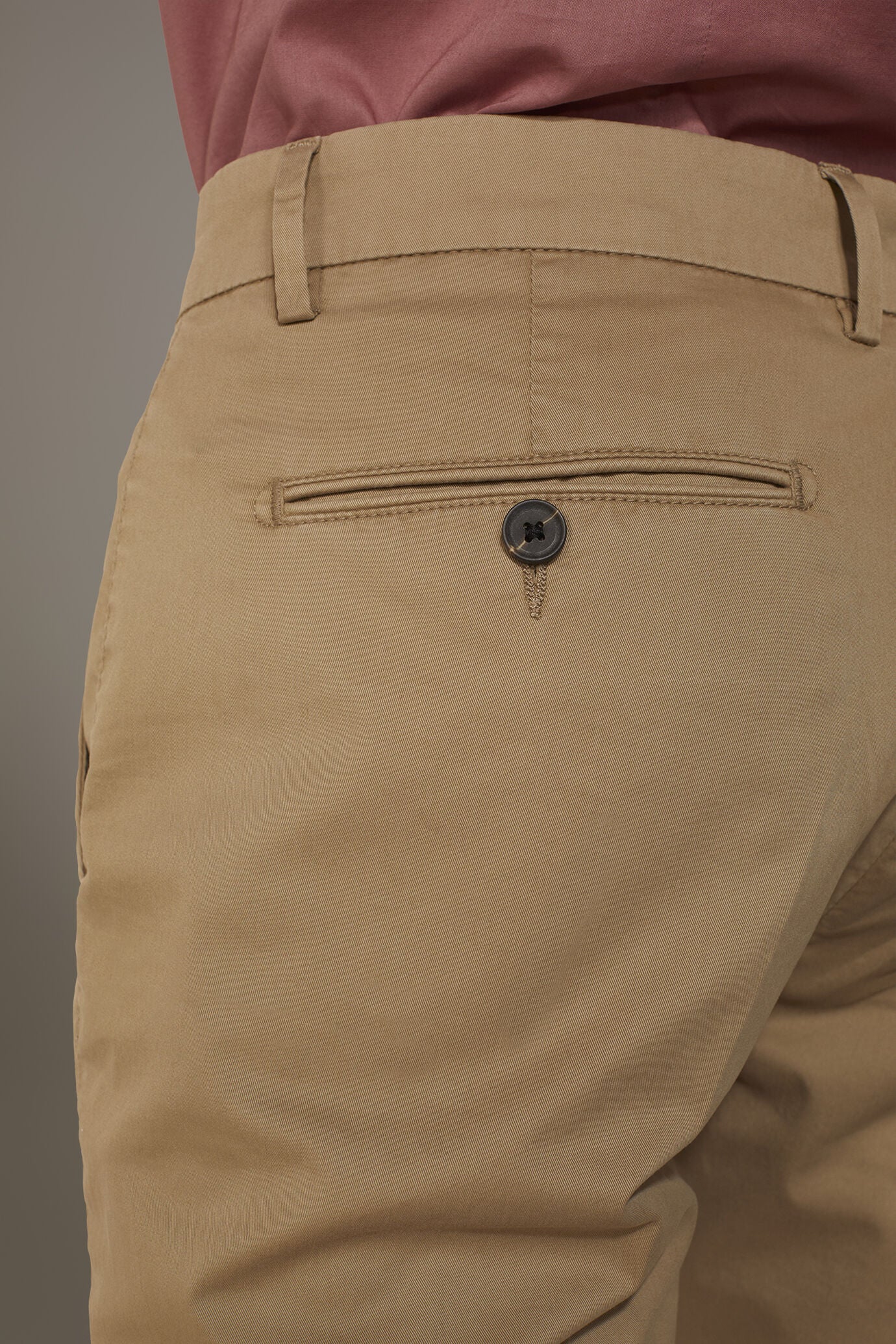 Classic Bermuda shorts twill construction