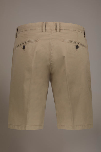 Classic Bermuda shorts twill construction