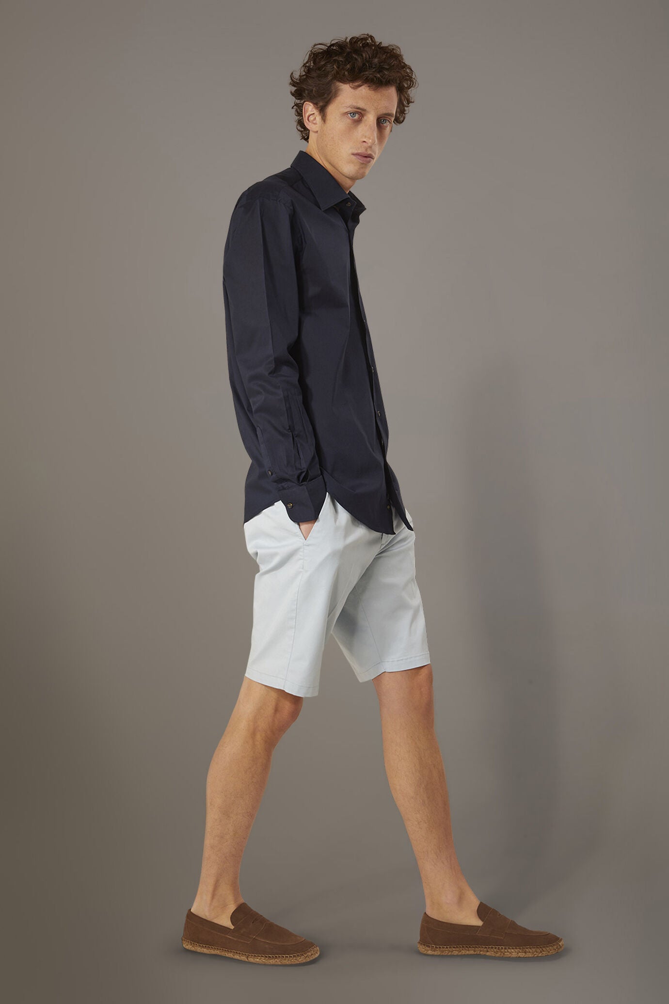Classic Bermuda shorts twill construction