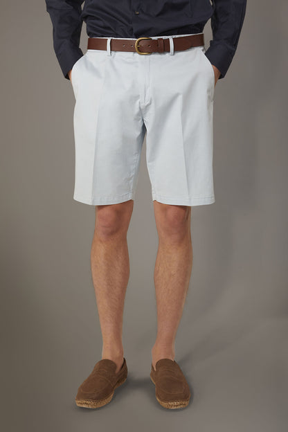 Classic Bermuda shorts twill construction
