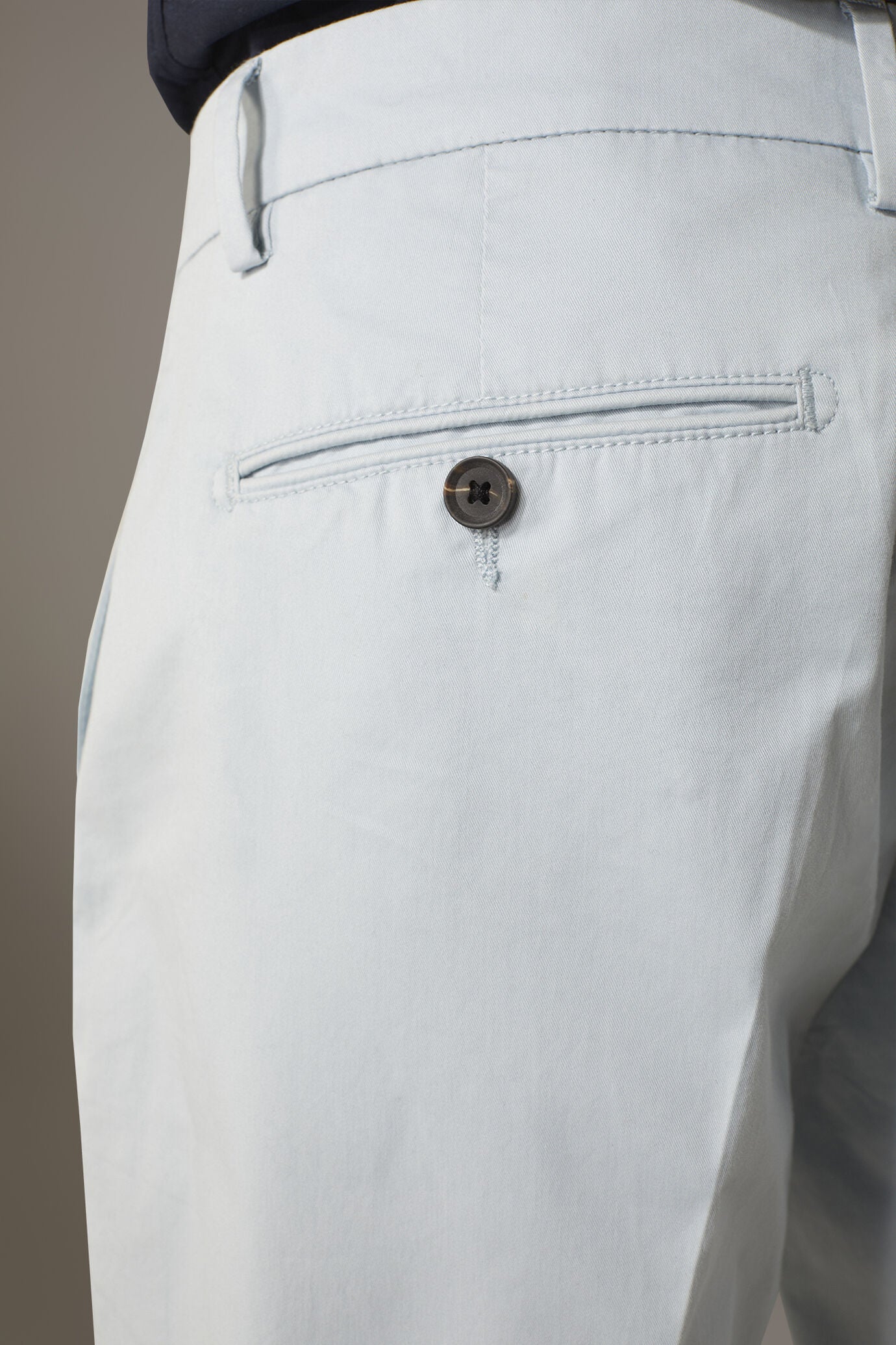 Classic Bermuda shorts twill construction