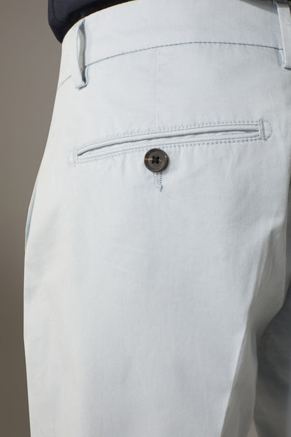 Classic Bermuda shorts twill construction