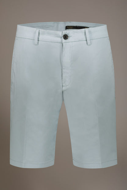 Classic Bermuda shorts twill construction