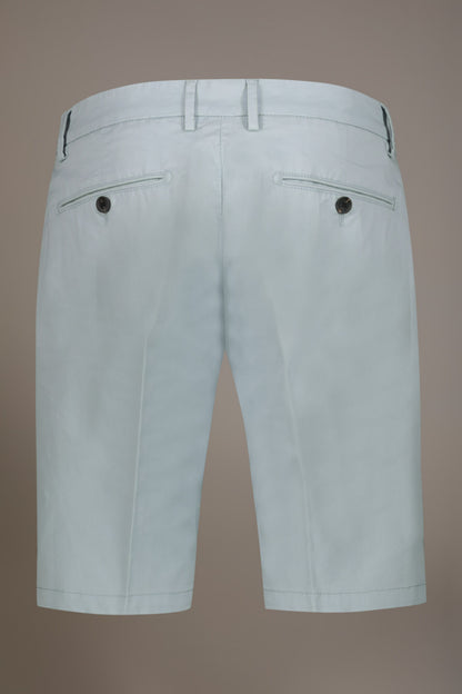 Classic Bermuda shorts twill construction