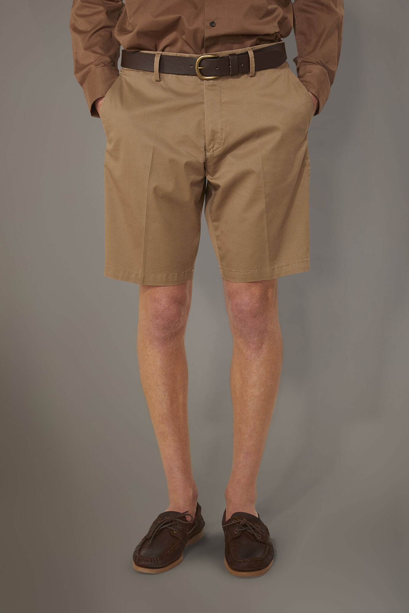 Classic Bermuda shorts twill construction