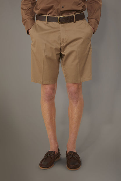 Classic Bermuda shorts twill construction