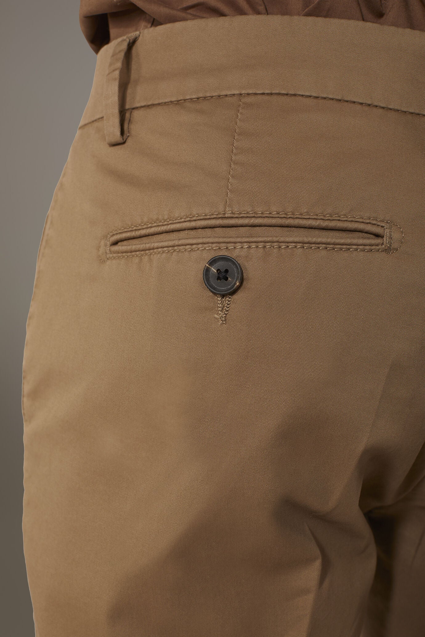 Classic Bermuda shorts twill construction