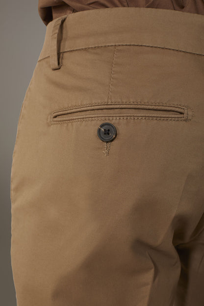 Classic Bermuda shorts twill construction