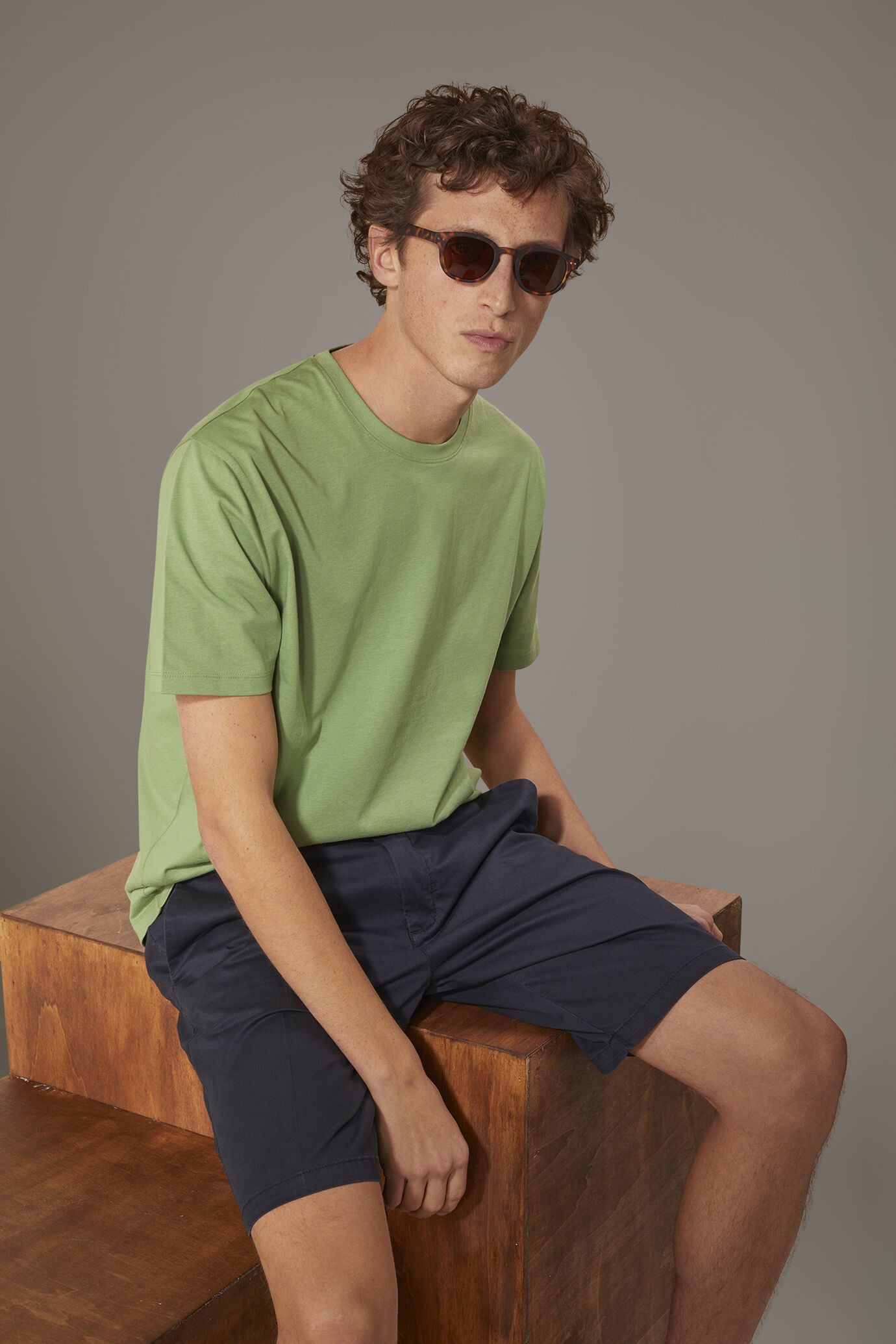 Classic Bermuda shorts twill construction