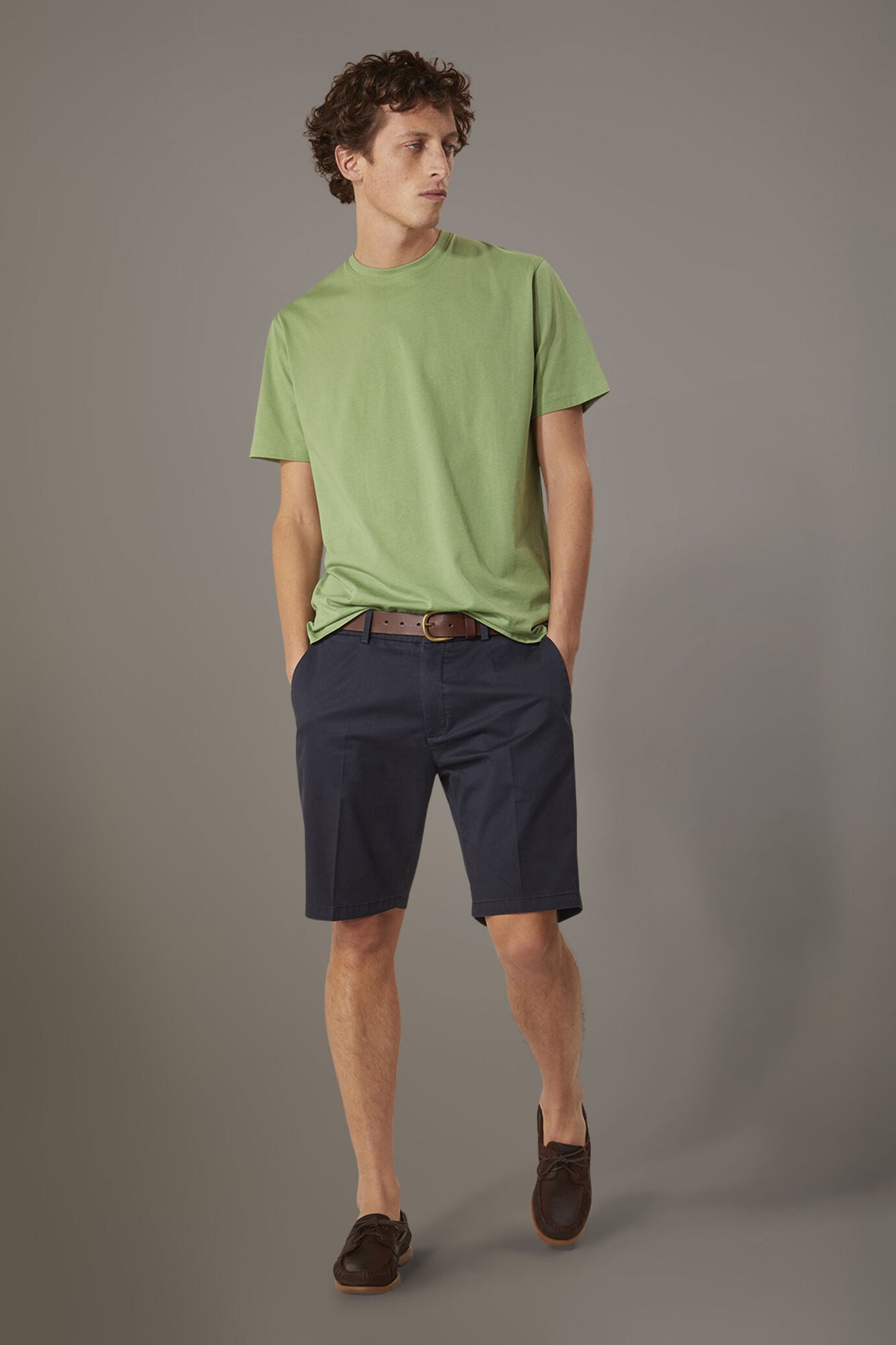 Classic Bermuda shorts twill construction