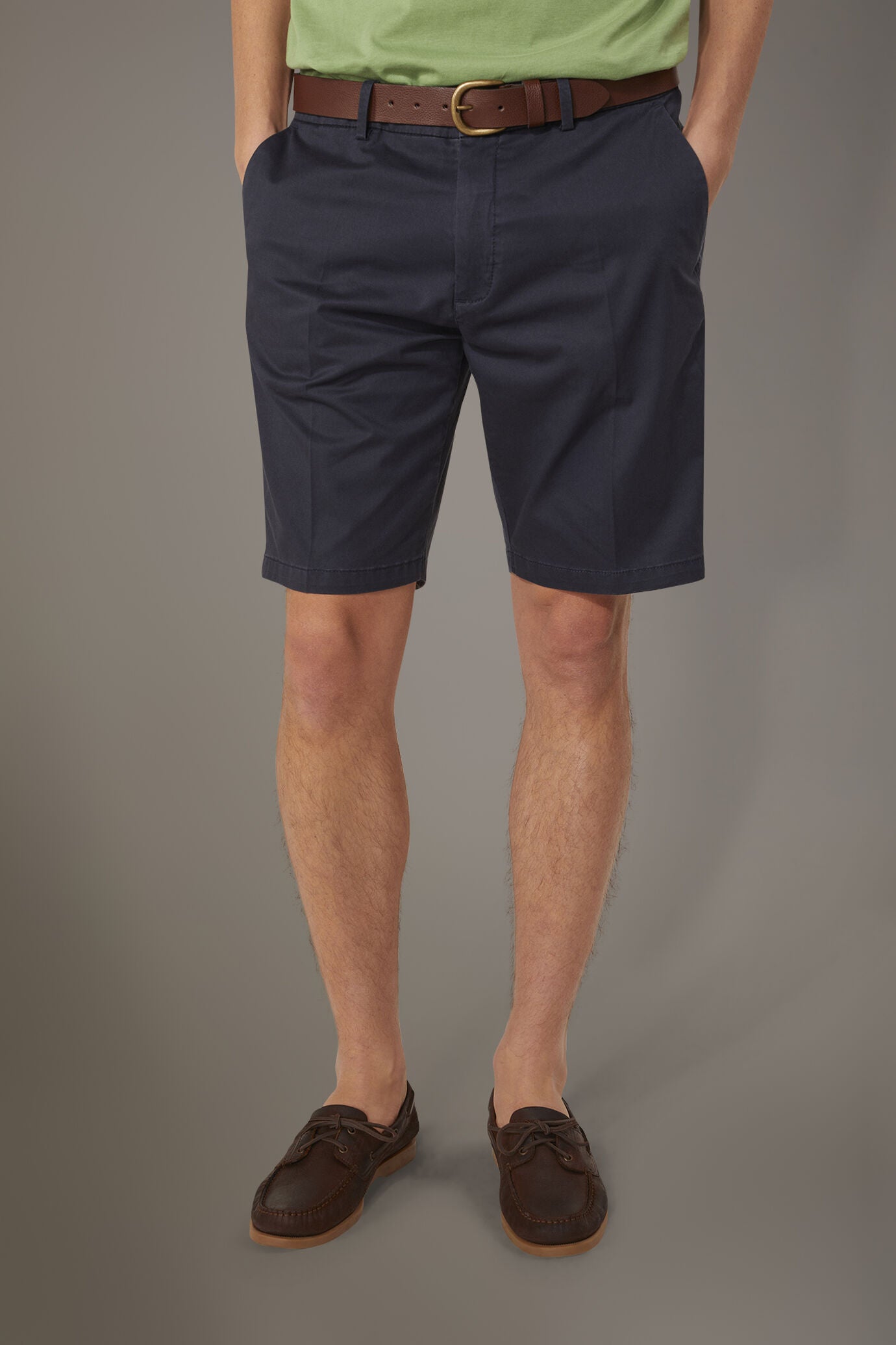 Classic Bermuda shorts twill construction