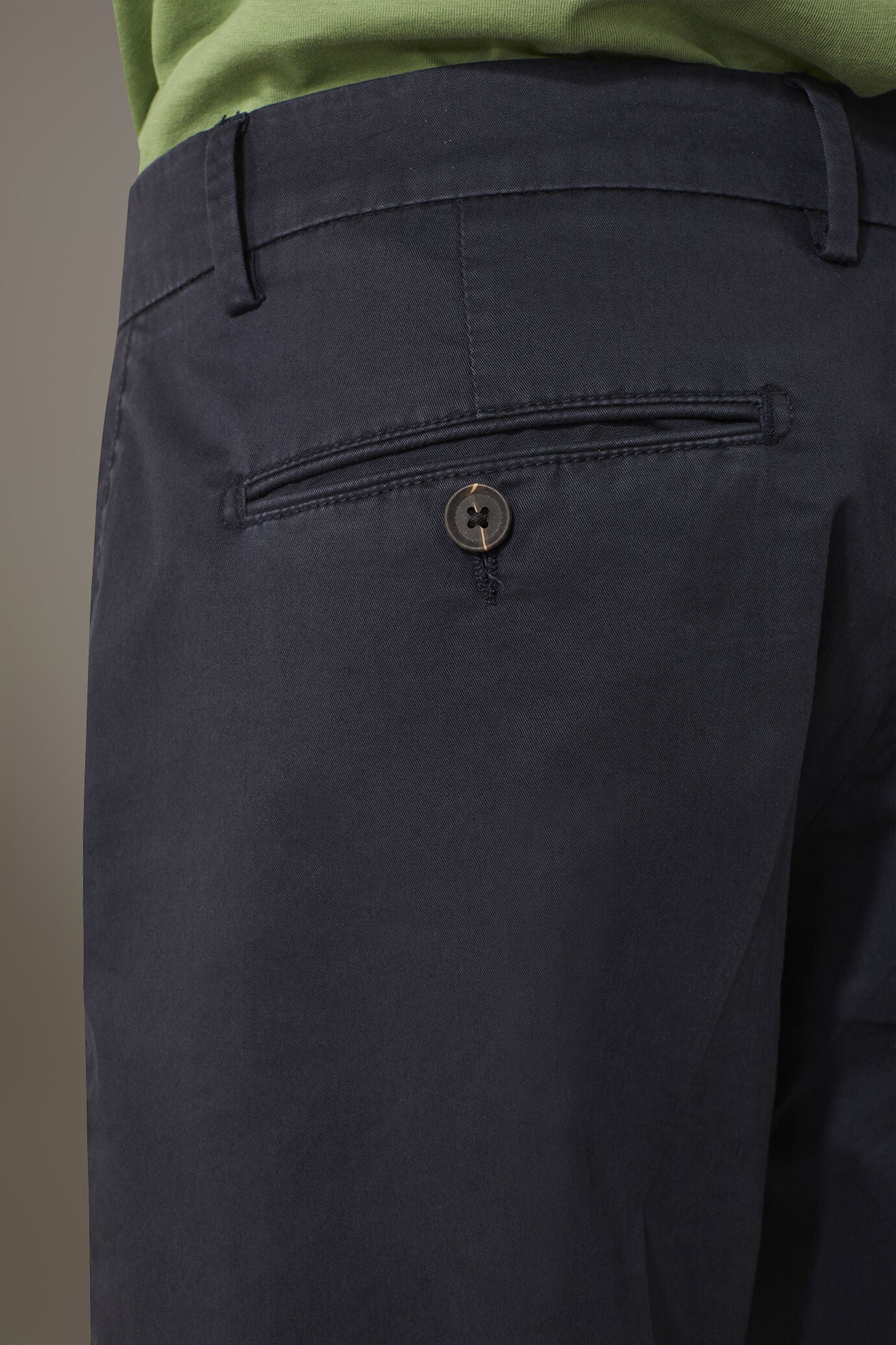 Classic Bermuda shorts twill construction