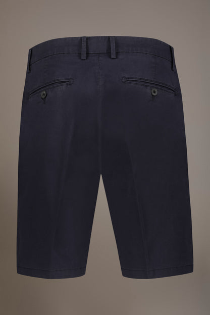Classic Bermuda shorts twill construction
