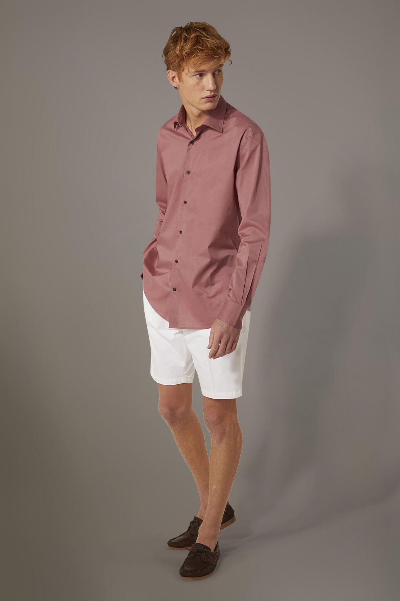 Classic Bermuda shorts twill construction