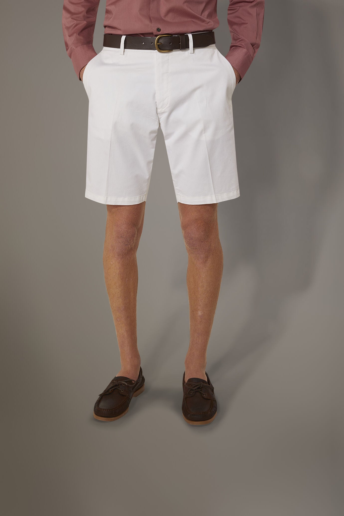 Classic Bermuda shorts twill construction