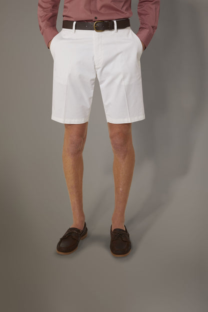 Classic Bermuda shorts twill construction
