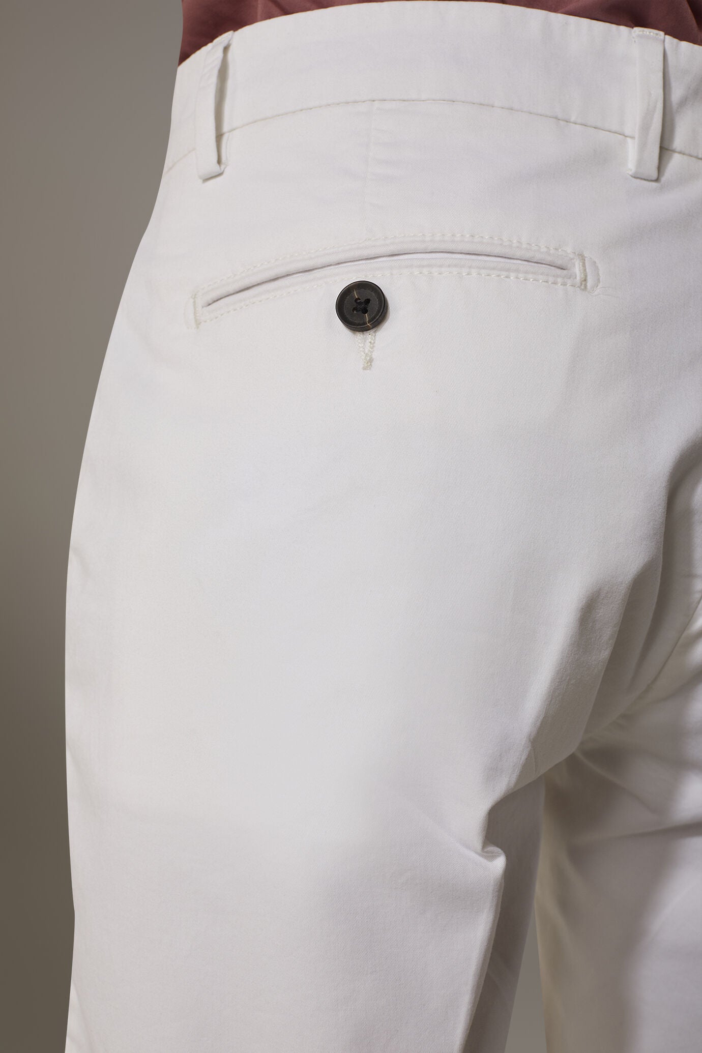 Classic Bermuda shorts twill construction
