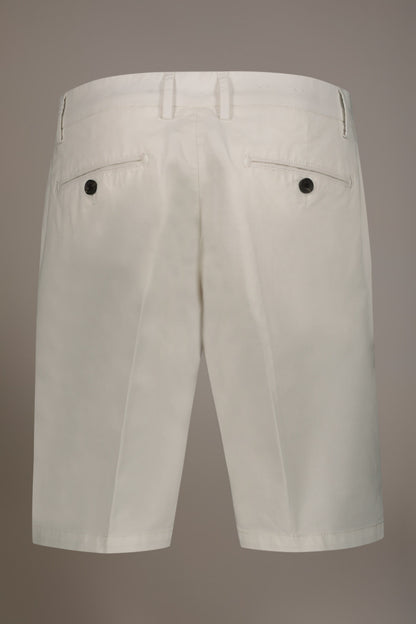 Classic Bermuda shorts twill construction