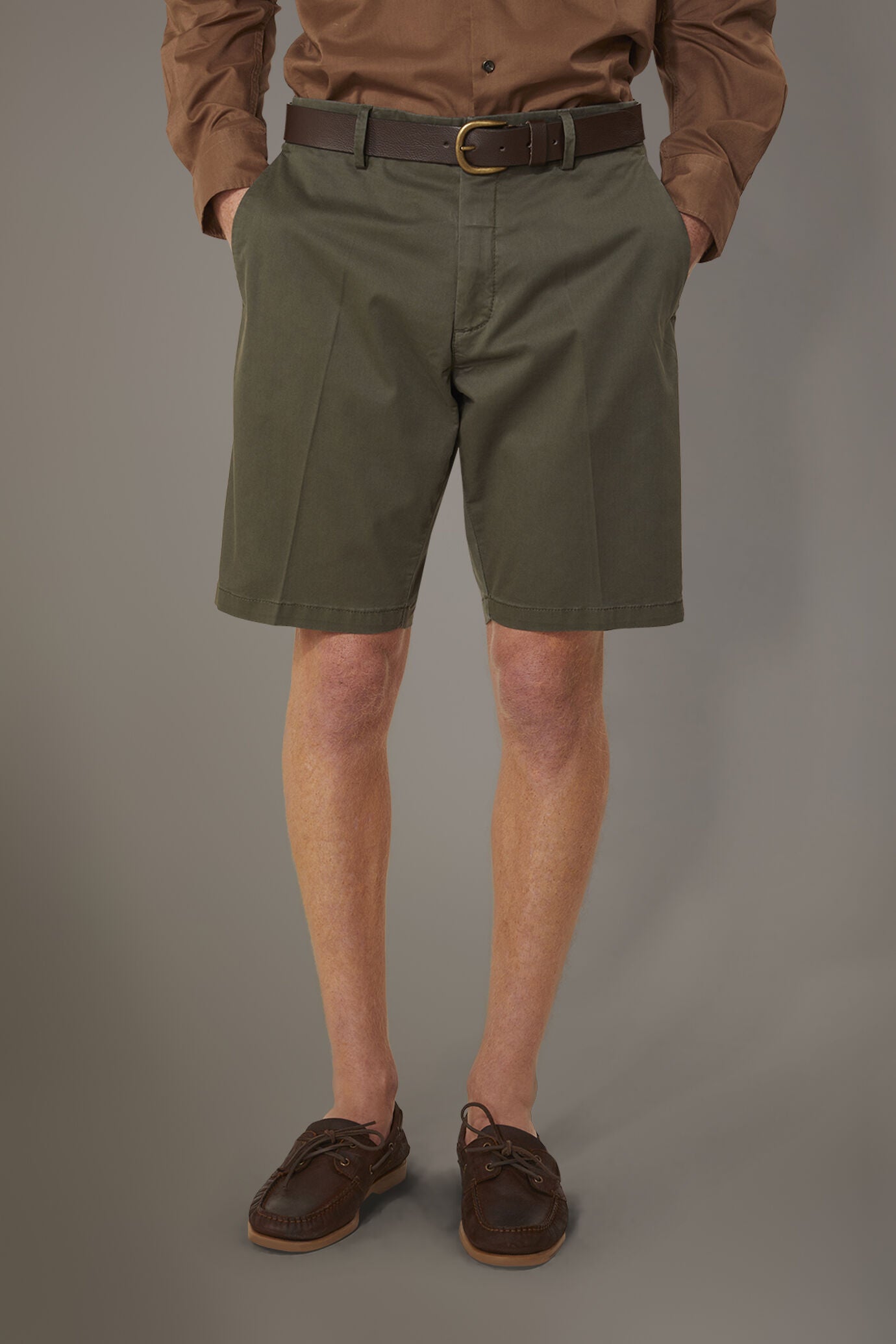 Classic Bermuda shorts twill construction