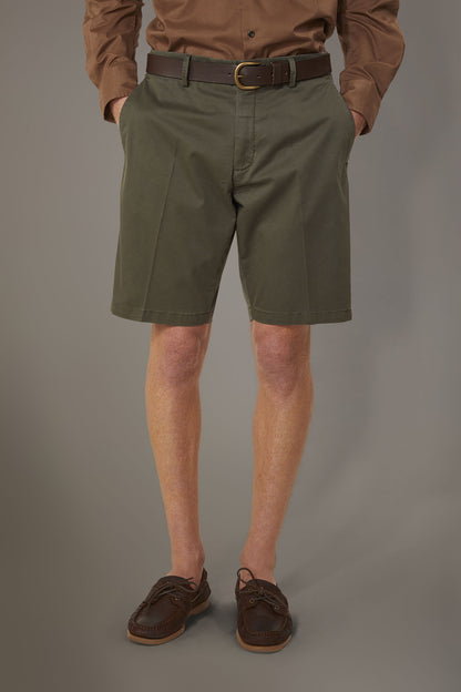 Classic Bermuda shorts twill construction