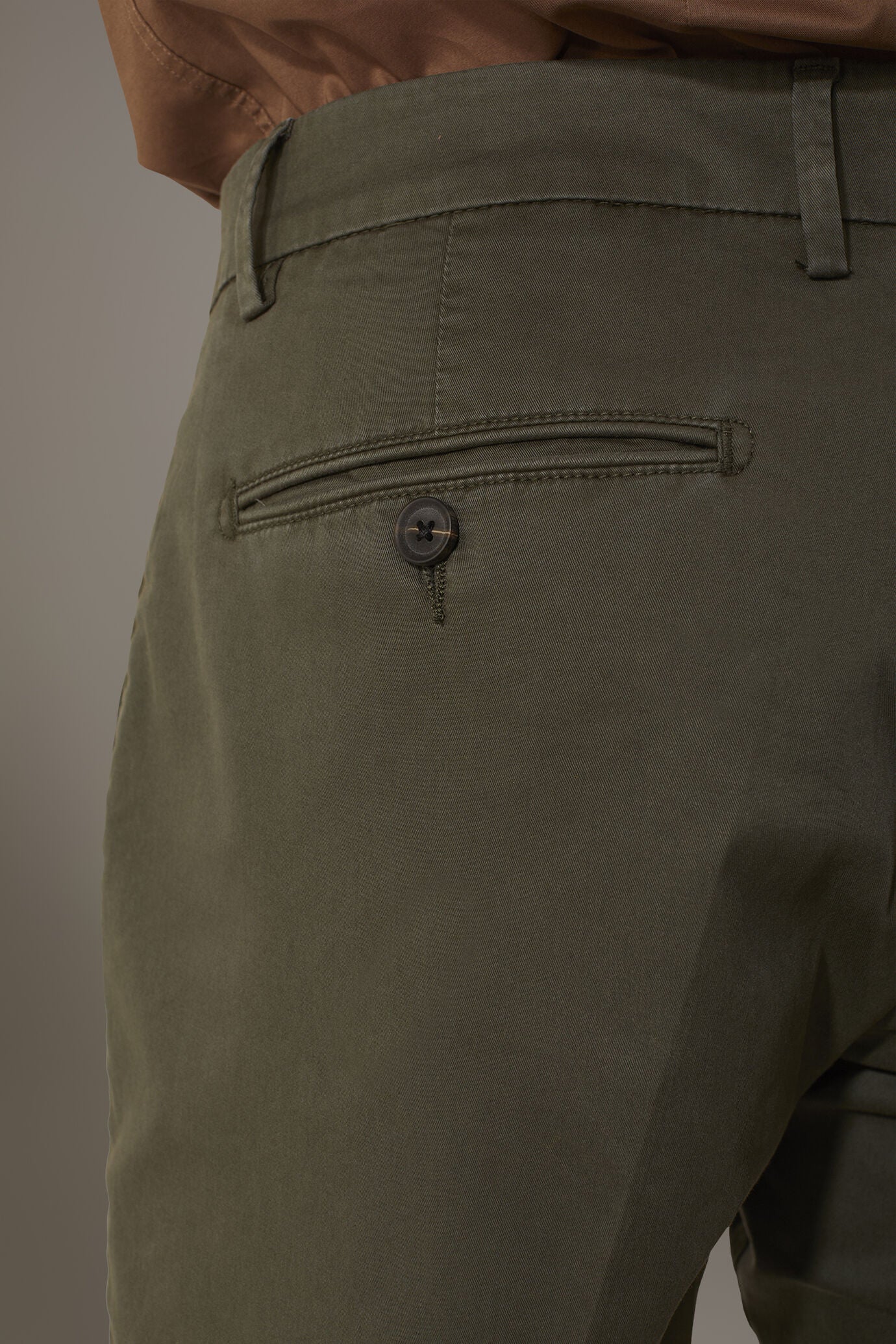 Classic Bermuda shorts twill construction