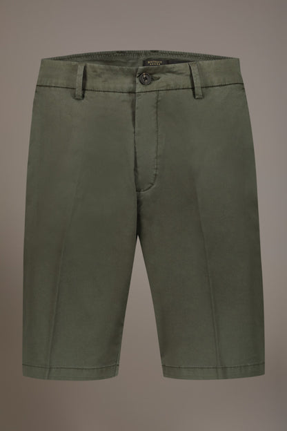Classic Bermuda shorts twill construction