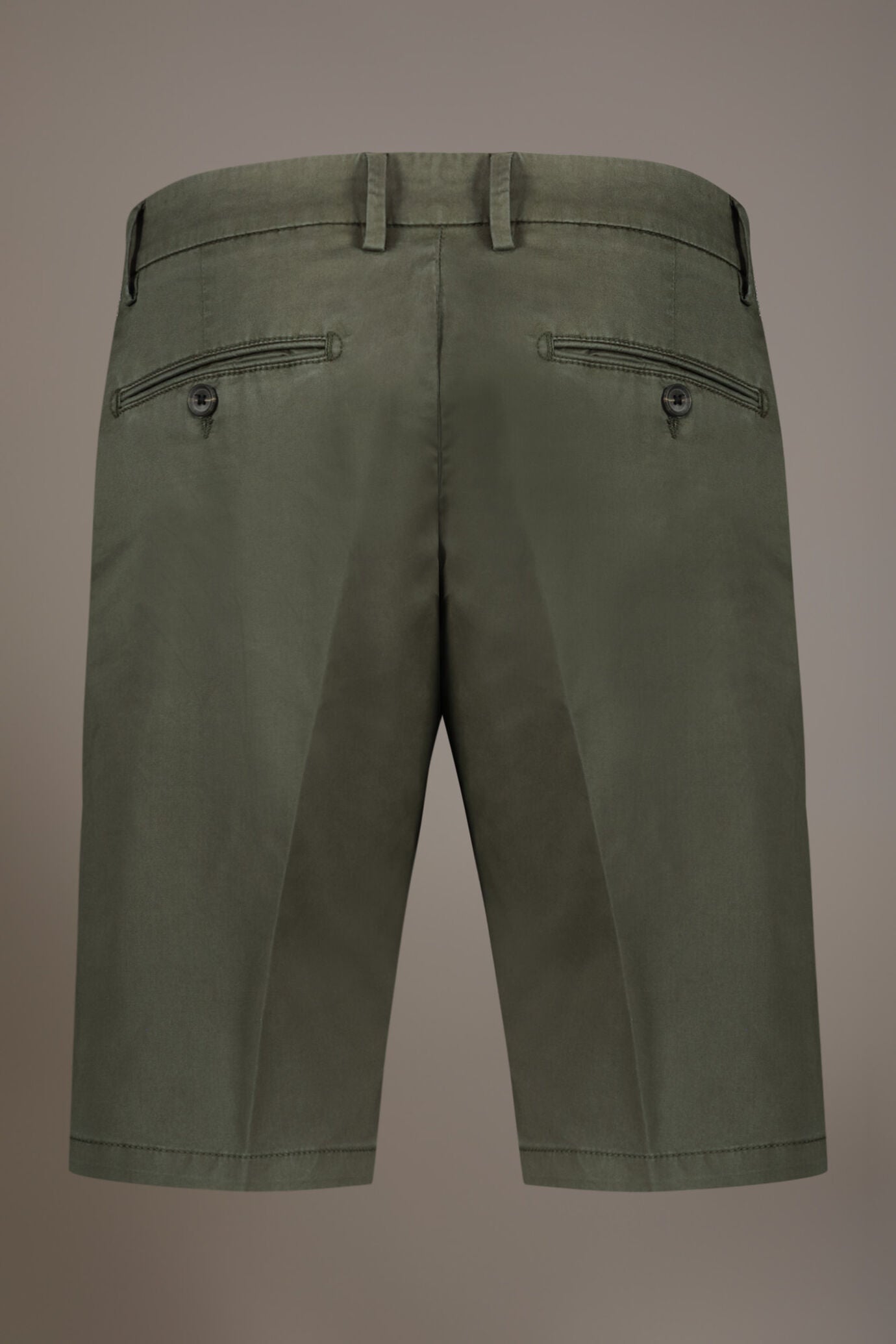 Classic Bermuda shorts twill construction