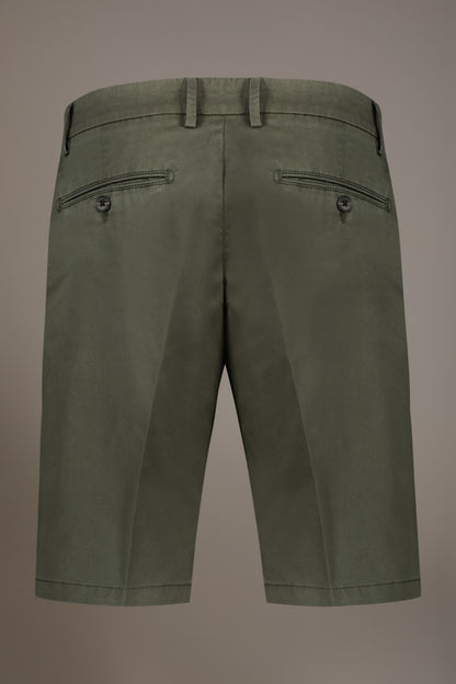 Classic Bermuda shorts twill construction