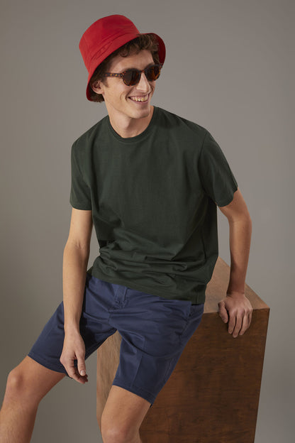 Classic Bermuda shorts twill construction