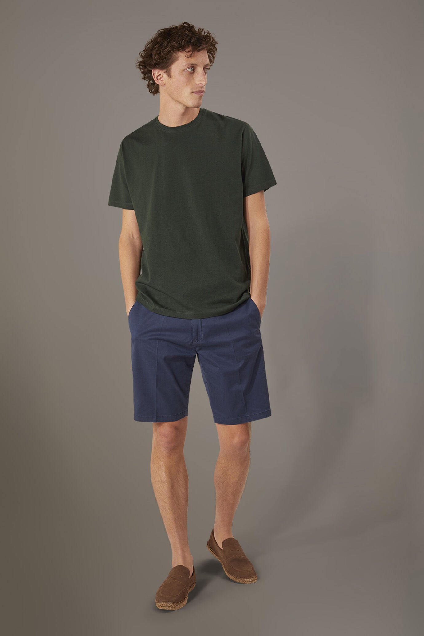 Classic Bermuda shorts twill construction