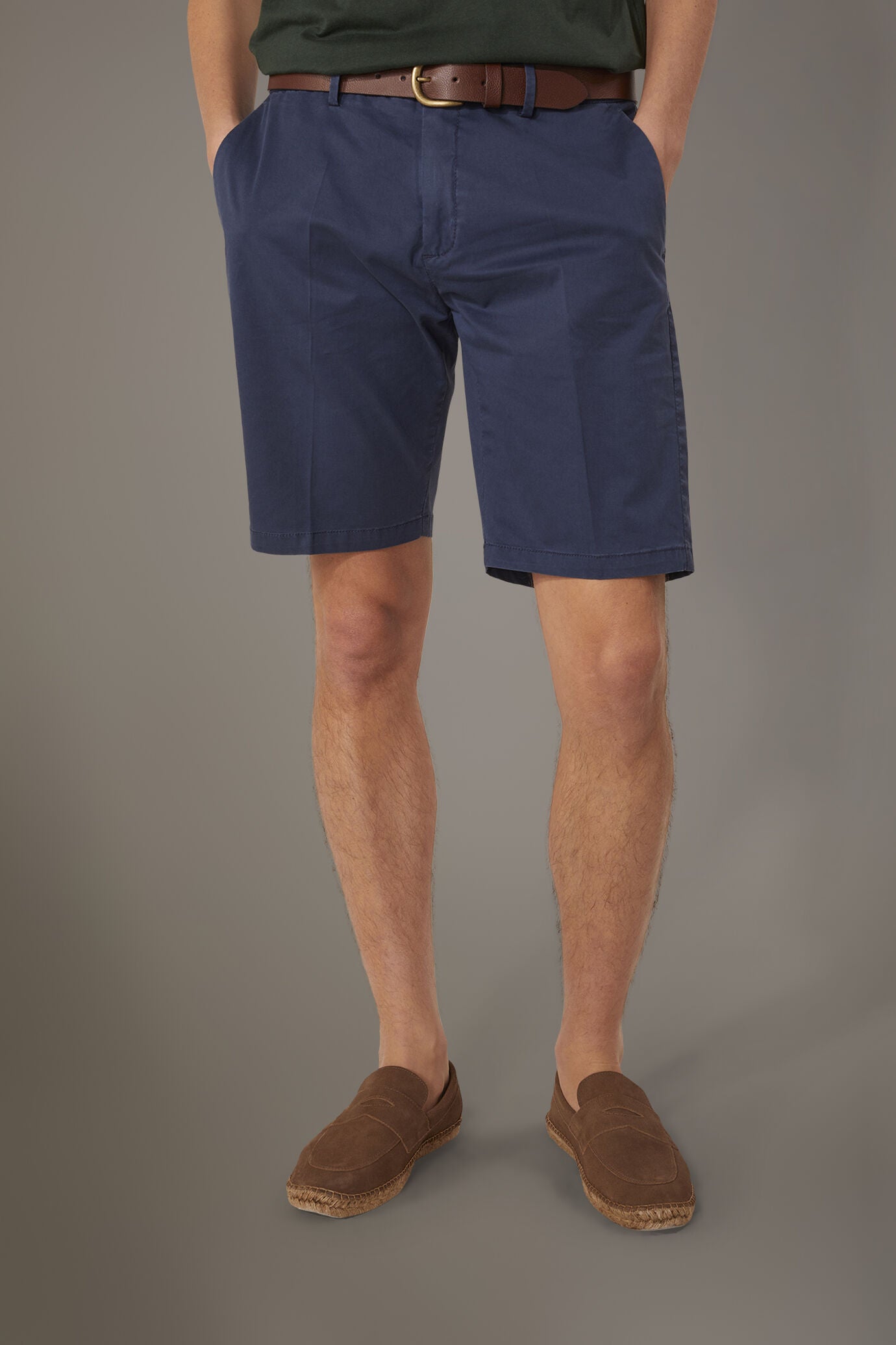 Classic Bermuda shorts twill construction