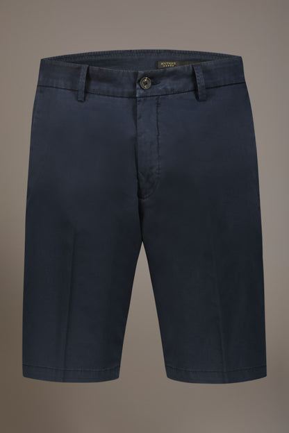 Classic Bermuda shorts twill construction
