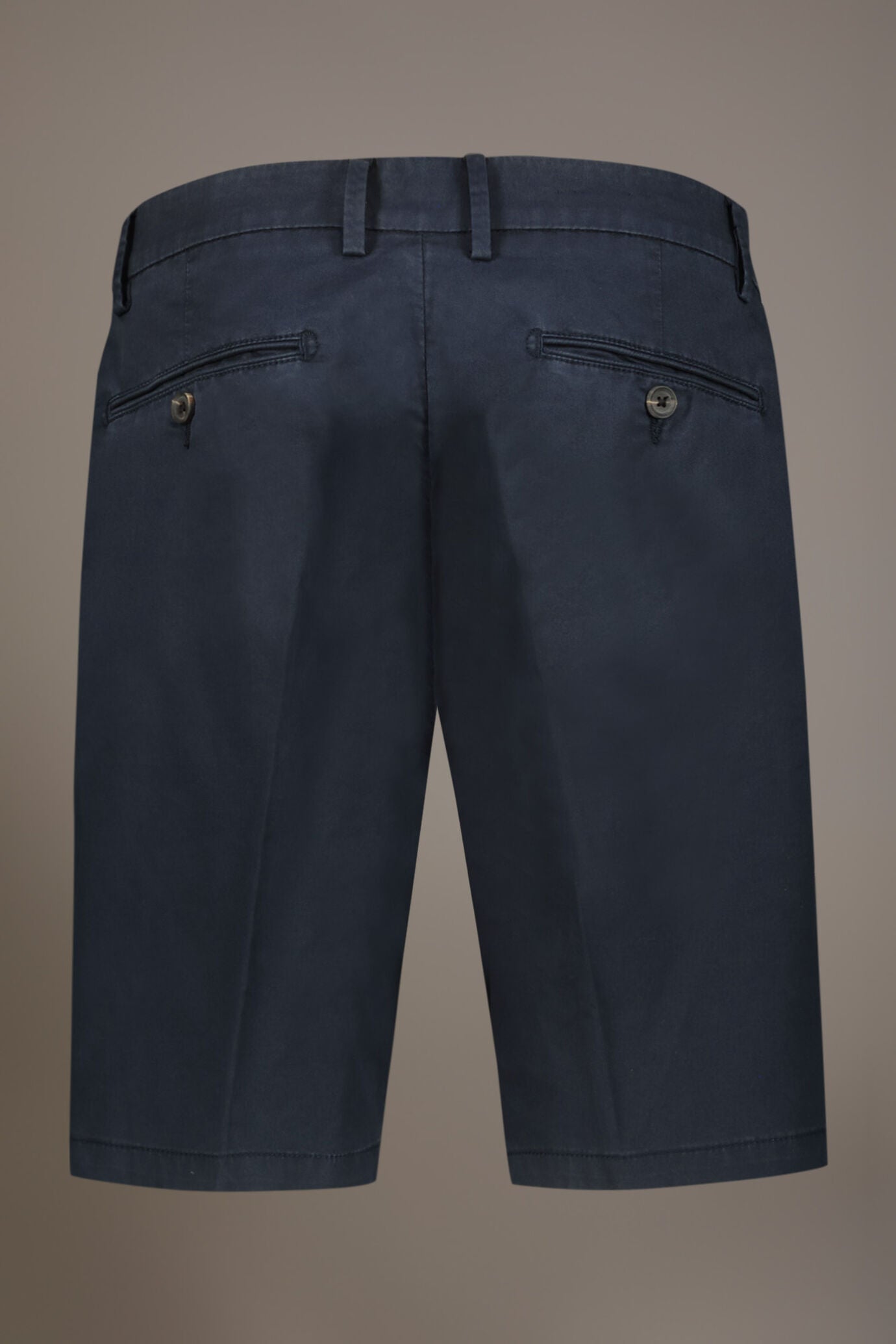 Classic Bermuda shorts twill construction