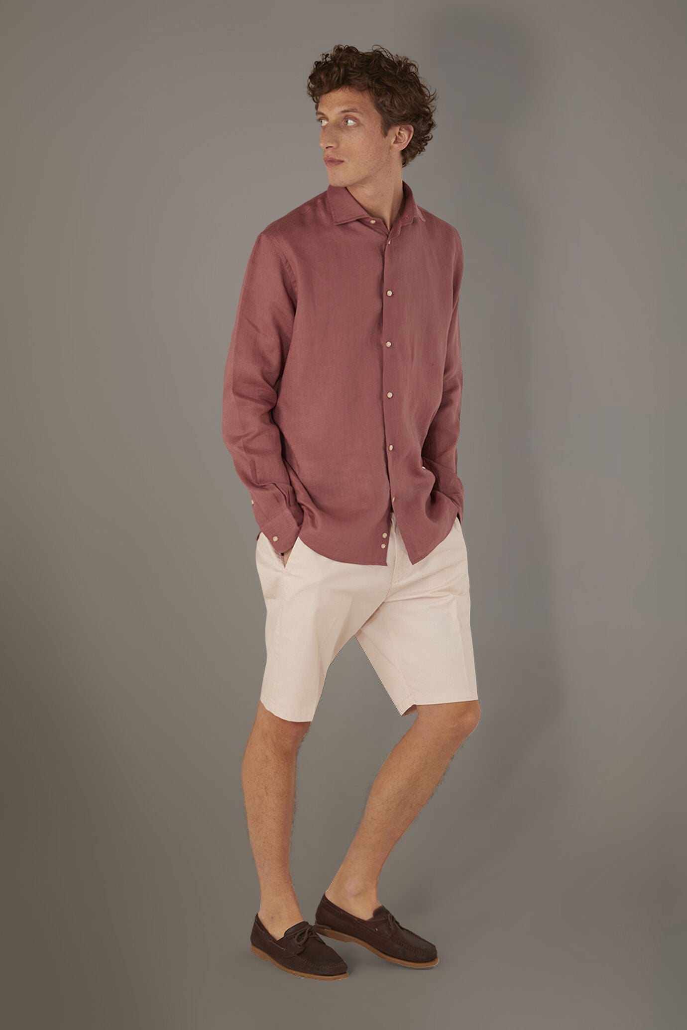 Classic Bermuda shorts twill construction