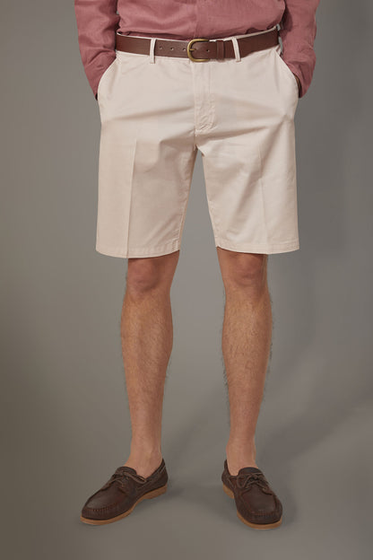 Classic Bermuda shorts twill construction