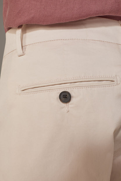 Classic Bermuda shorts twill construction