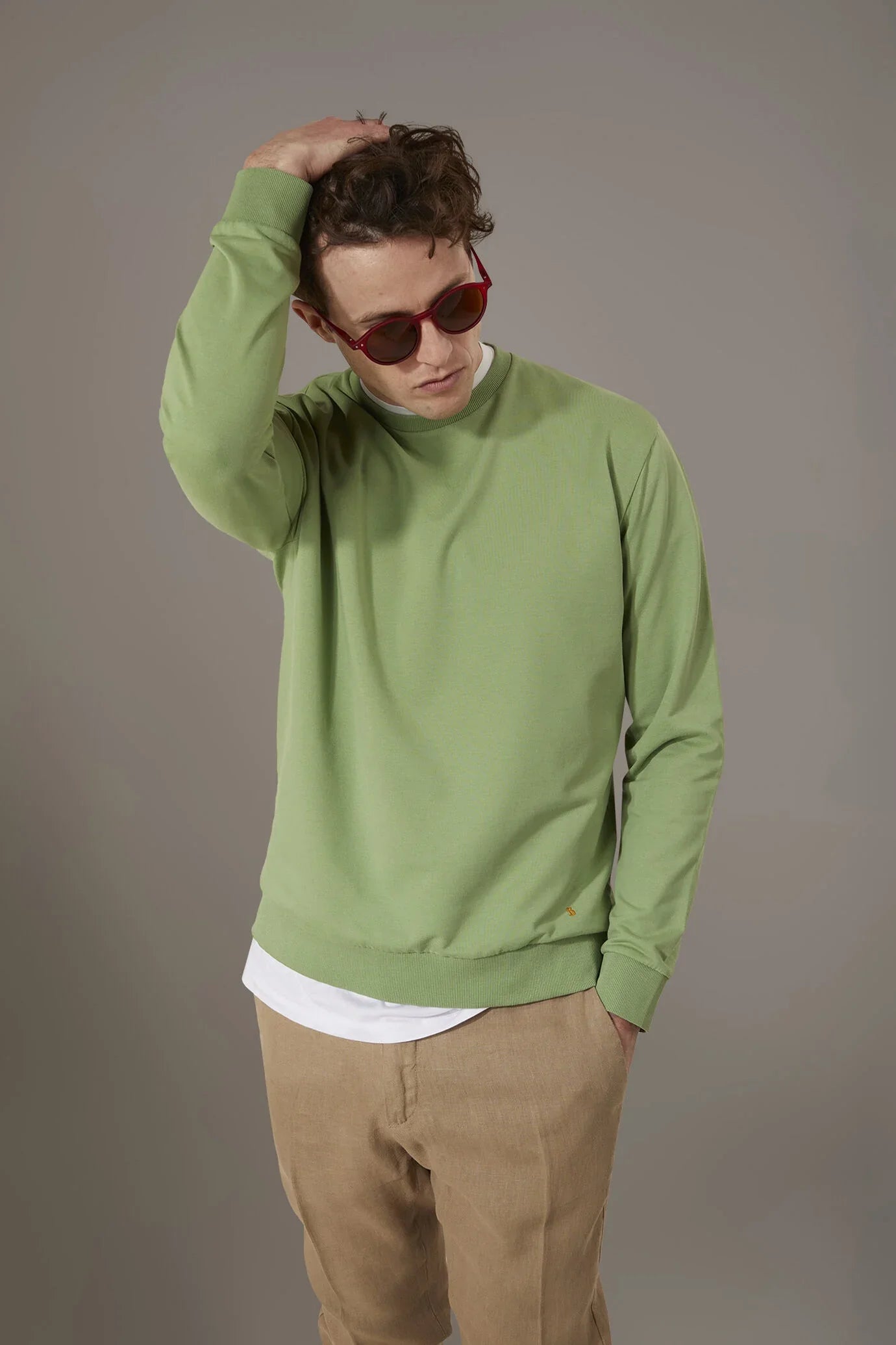 Round neck 100% cotton sweatshirt
