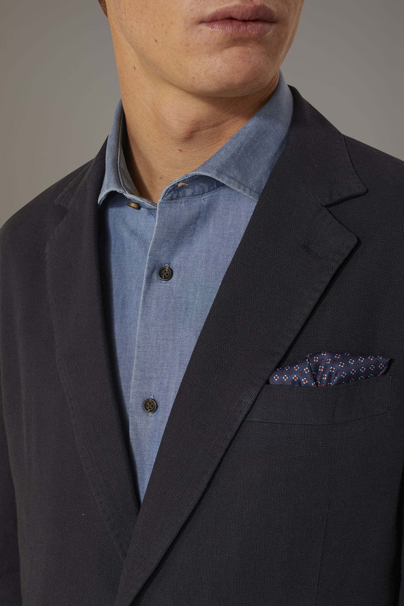 Single breasted cotton linen jacket with patch pocket