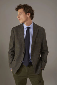 Single breasted jacket with flap pocket