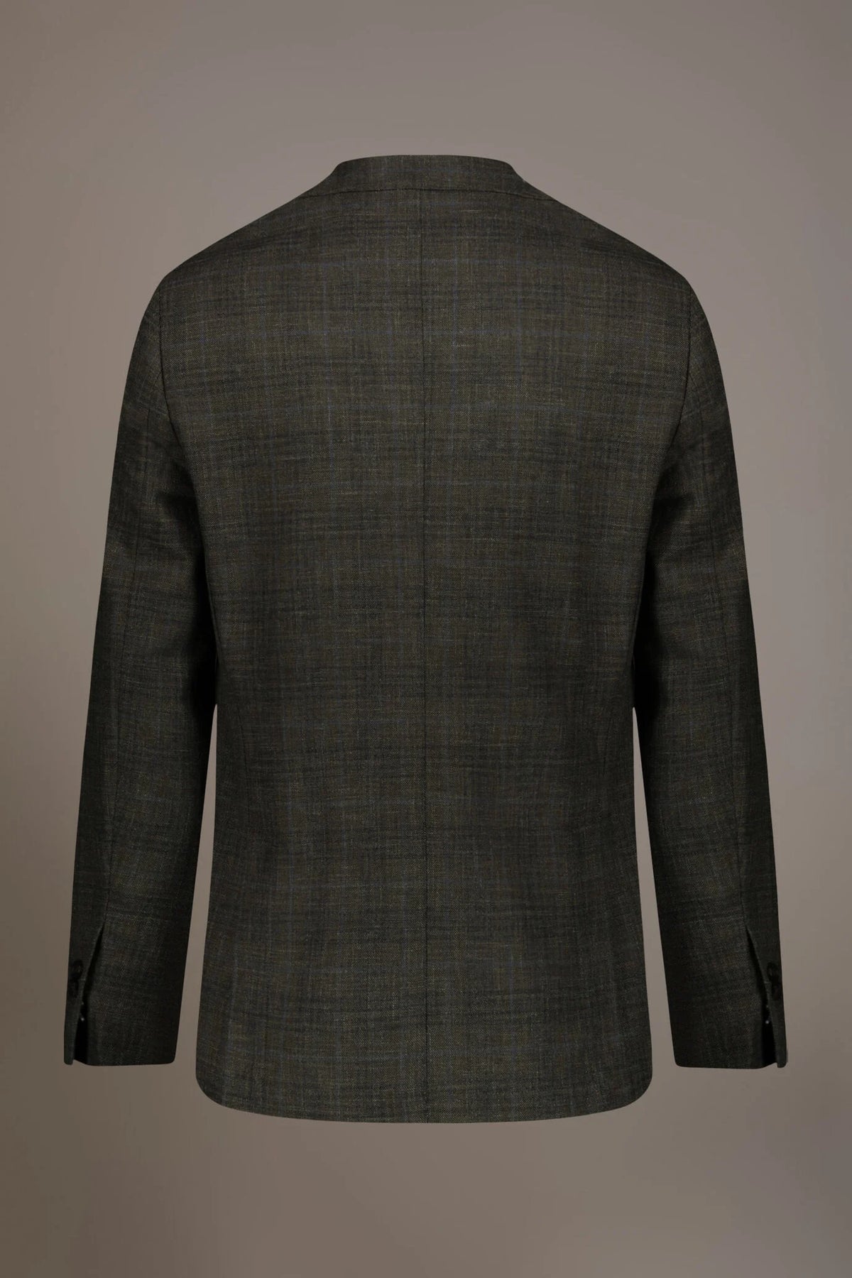 Single breasted jacket with flap pocket