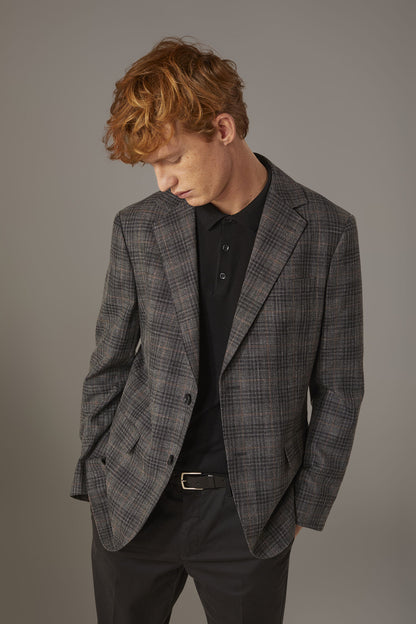 Single breasted jacket with flap pocket