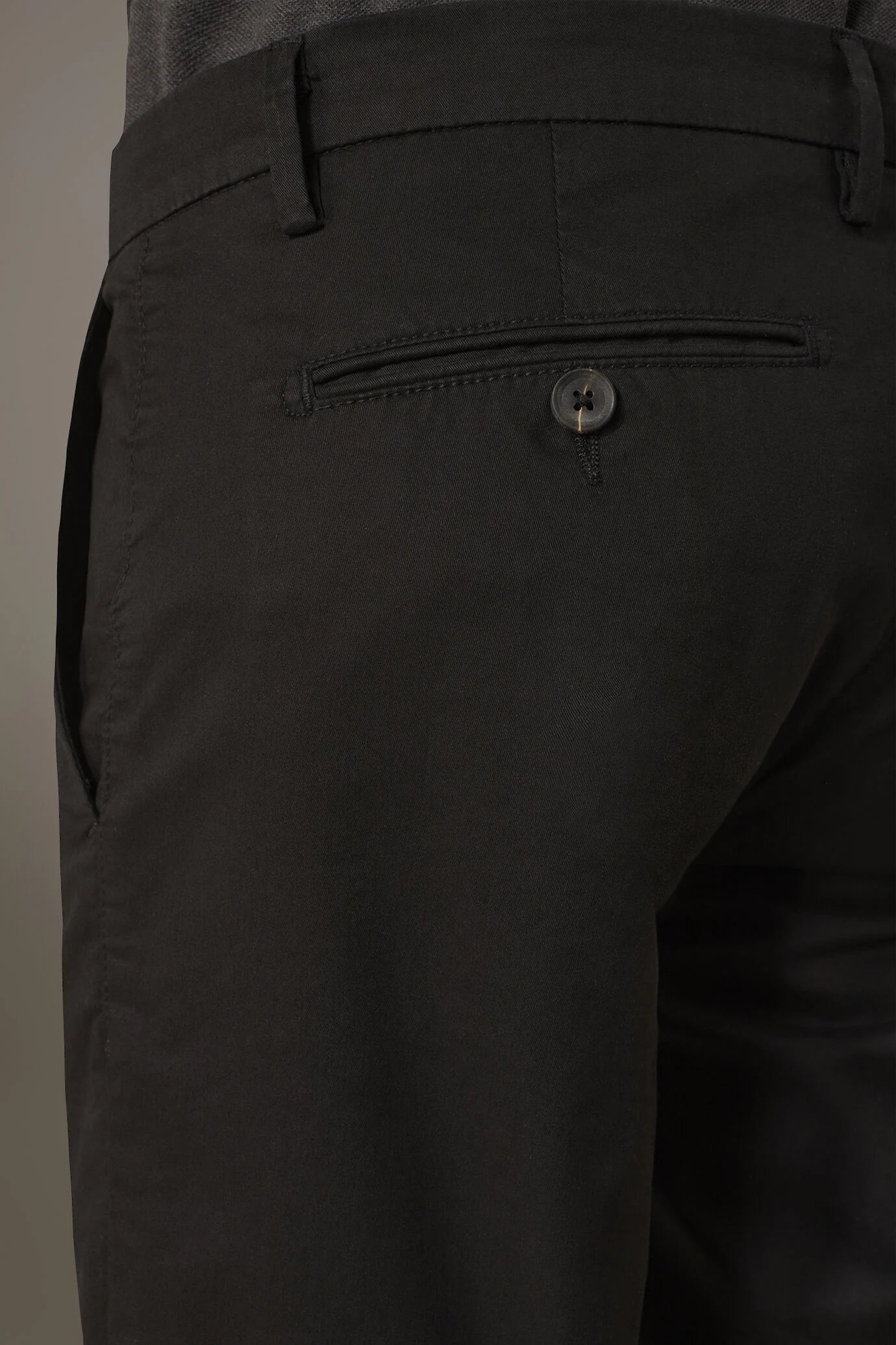 Regular fit trousers in twill construction