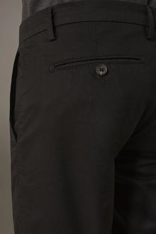 Regular fit trousers in twill construction