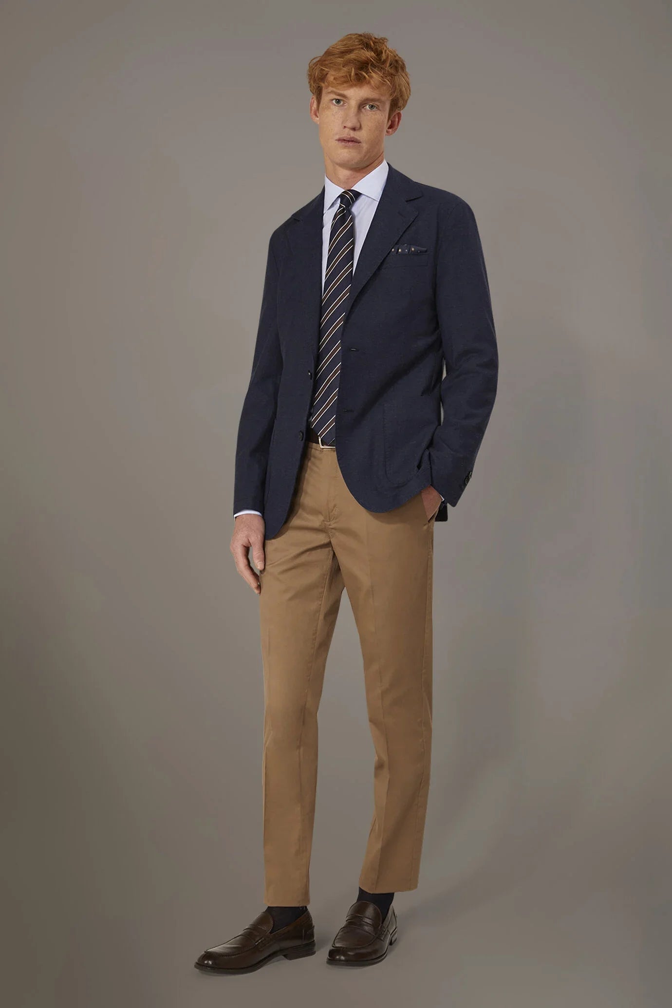 Regular fit trousers in twill construction
