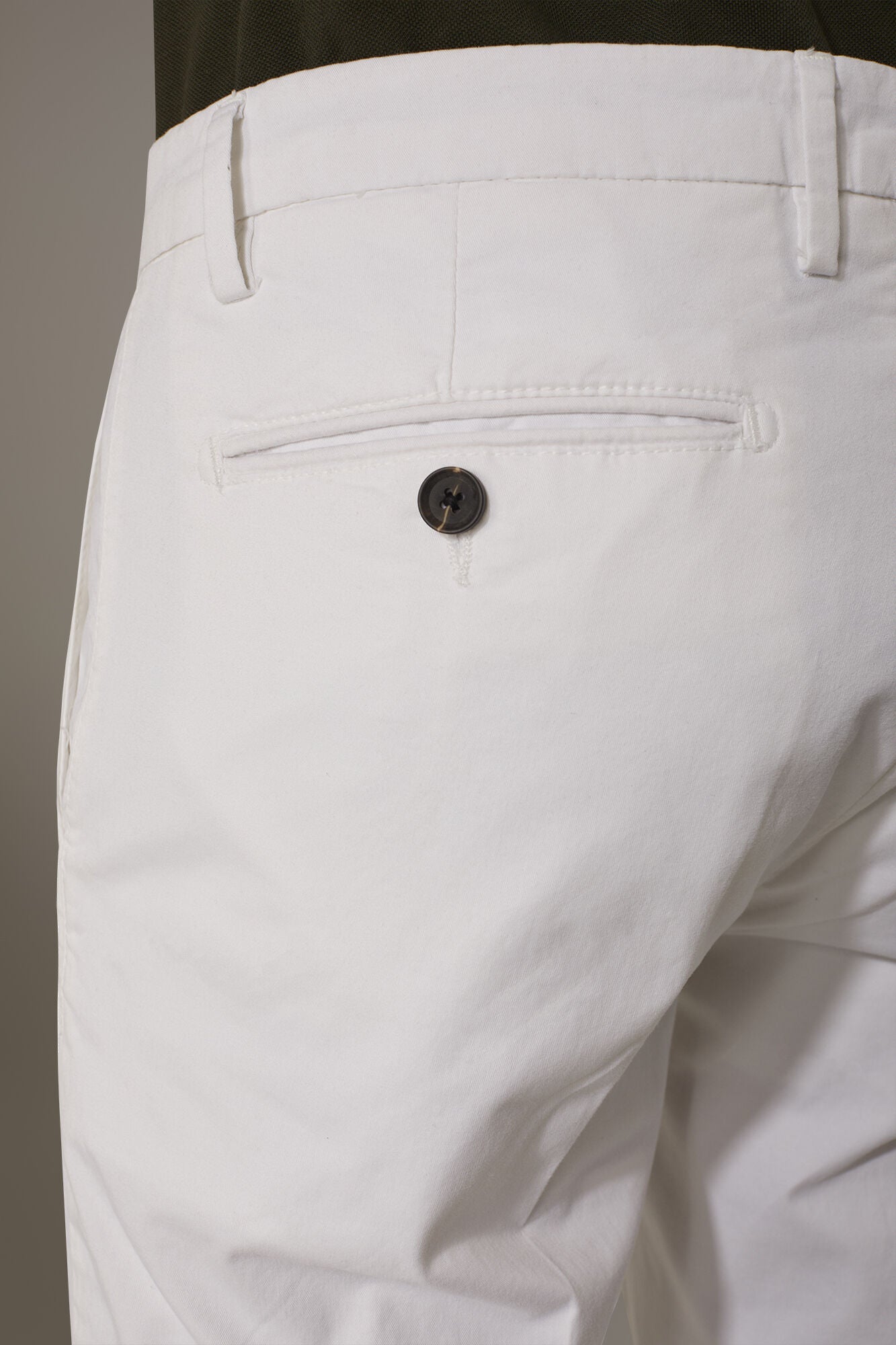 Regular fit trousers in twill construction