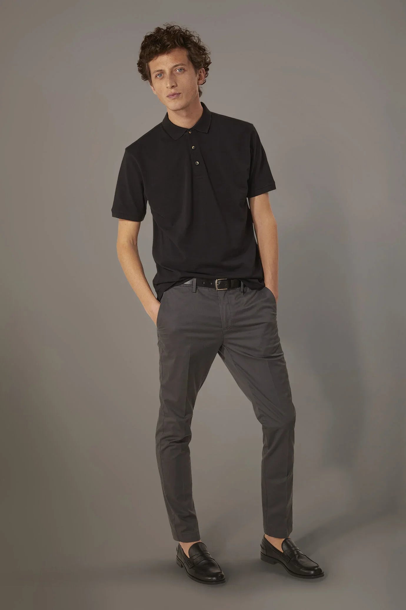 Regular fit trousers in twill construction
