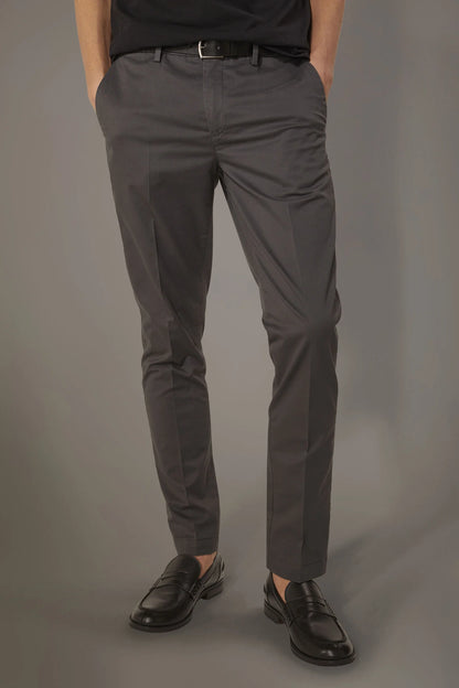 Regular fit trousers in twill construction