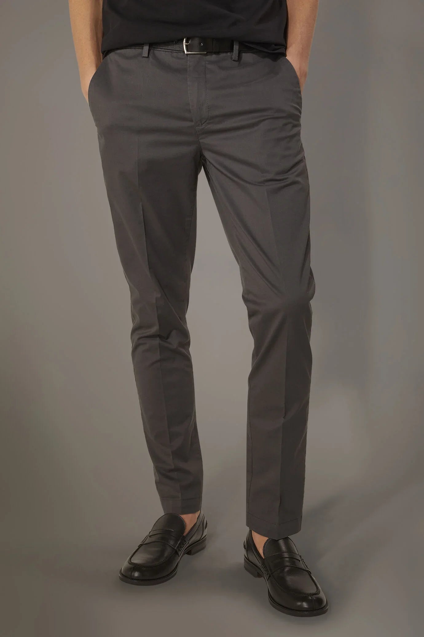 Regular fit trousers in twill construction