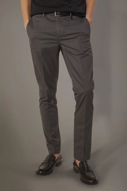 Regular fit trousers in twill construction